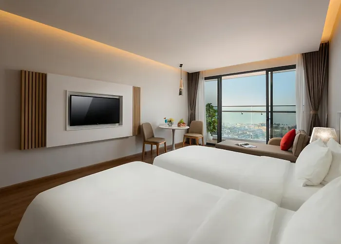 Delasea - Modern Bayview Escape Hotel