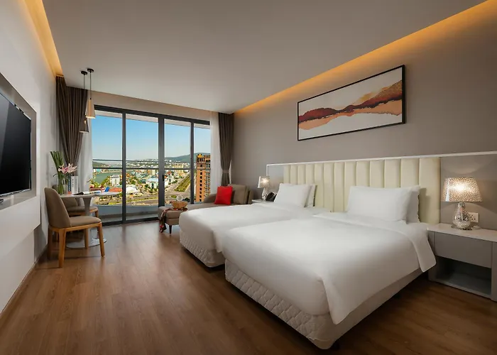 Hotel Delasea - Modern Bayview Escape Ha Long