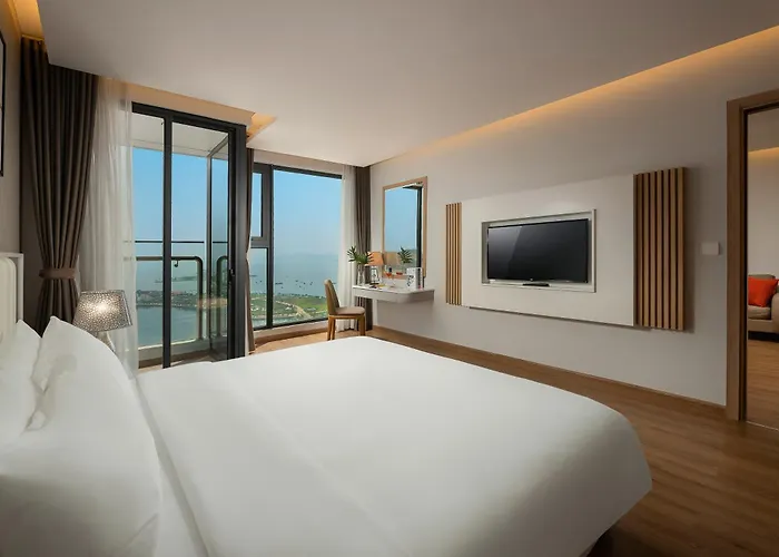 Hotel Delasea - Modern Bayview Escape