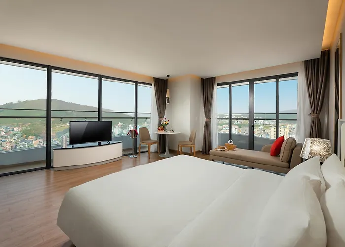 Hotel Delasea - Modern Bayview Escape Ha Long