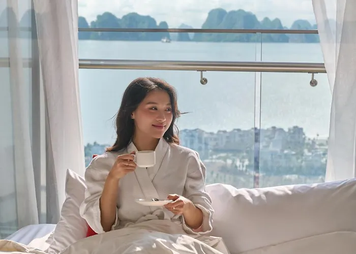 Delasea - Modern Bayview Escape 5* Ha Long