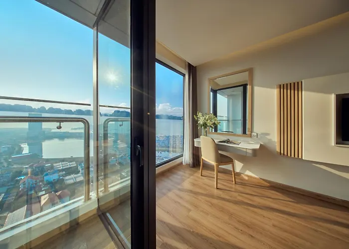 Delasea - Modern Bayview Escape Hotel Ha Long