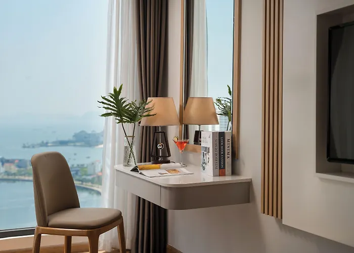 Hotel Delasea - Modern Bayview Escape 5*
