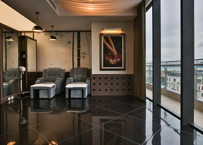Delasea - Modern Bayview Escape 5* Ha Long
